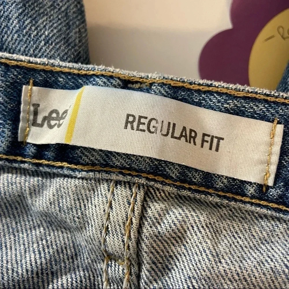 Lee | Regular Fit Medium Wash Distressed Jeans‎